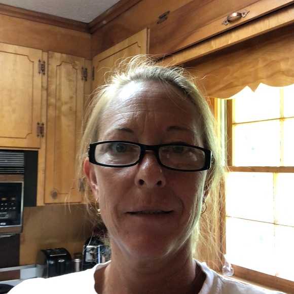 Profile Picture of Sherry Evans (@s_b_e) on Poshmark