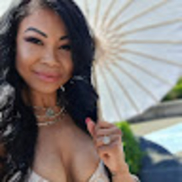 Profile Picture of Sarah Plowman (@sarahplowman403) on Poshmark