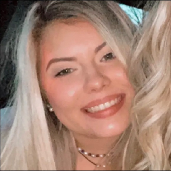 Allison Starling - Poshmark Profile Picture of Allison Starling (@allistarling5) on Poshmark