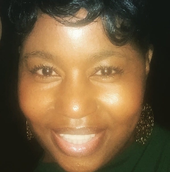 Profile Picture of Audra Quinn (@audralquinn) on Poshmark