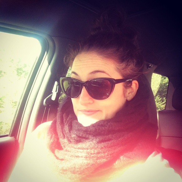 Profile Picture of Carolyn Goliver (@cdgoliver) on Poshmark