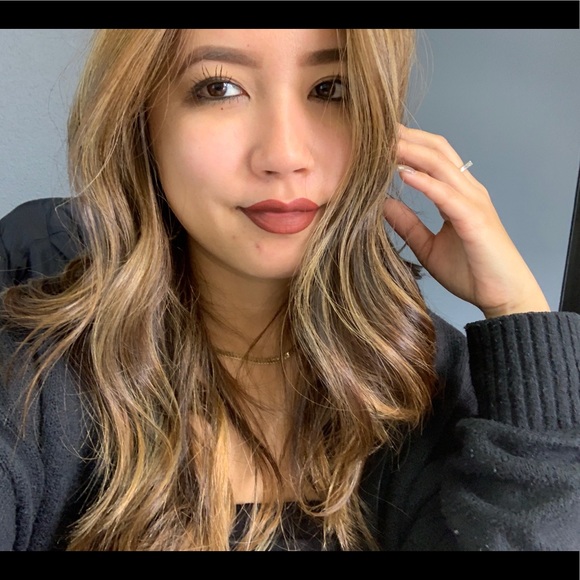 Profile Picture of Amber Winters (@amber_win) on Poshmark