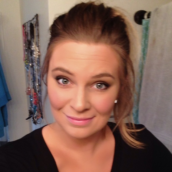 Profile Picture of Kristi Maas (@902616) on Poshmark