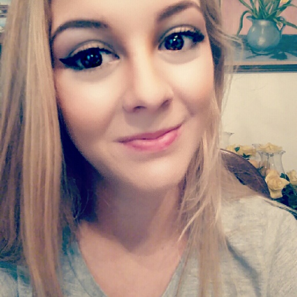Profile Picture of Megan Bledsoe (@meganemmaleigh) on Poshmark