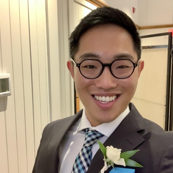 Profile Picture of Gerald Liu (@glxlre) on Poshmark