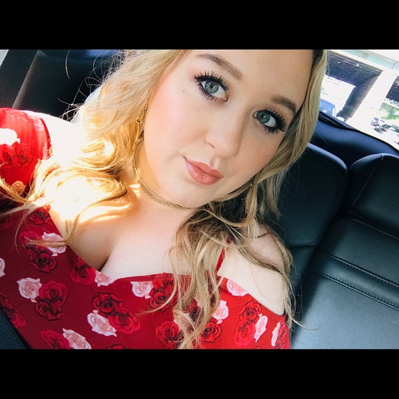 Profile Picture of Haley Fiebert (@haleyxo77) on Poshmark