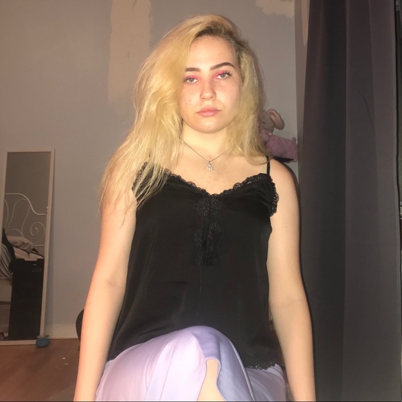 Profile Picture of Luci Kiska (@lakiska00) on Poshmark