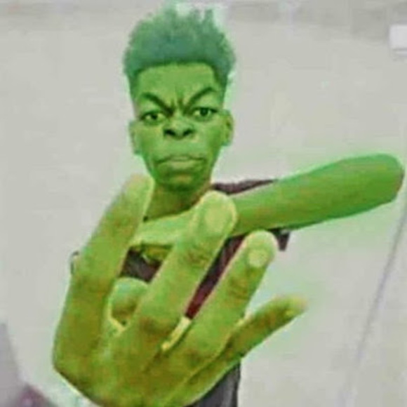 Profile Picture of Apple Guy (@emptymycloset2) on Poshmark