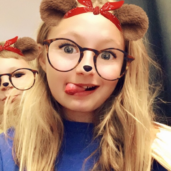 Profile Picture of Elly Vandenbosch (@ellykay_vb) on Poshmark