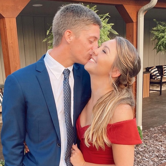 Profile Picture of Sydney Goebelbecker (@sgoebelbecker) on Poshmark