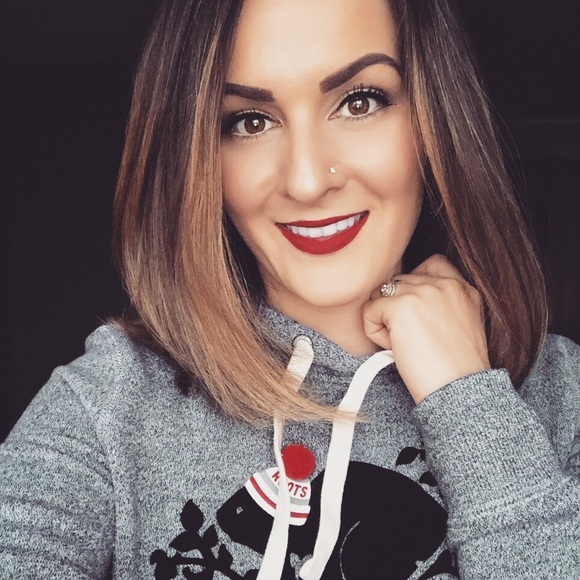 Profile Picture of Elyse Sorman (@elyse270) on Poshmark