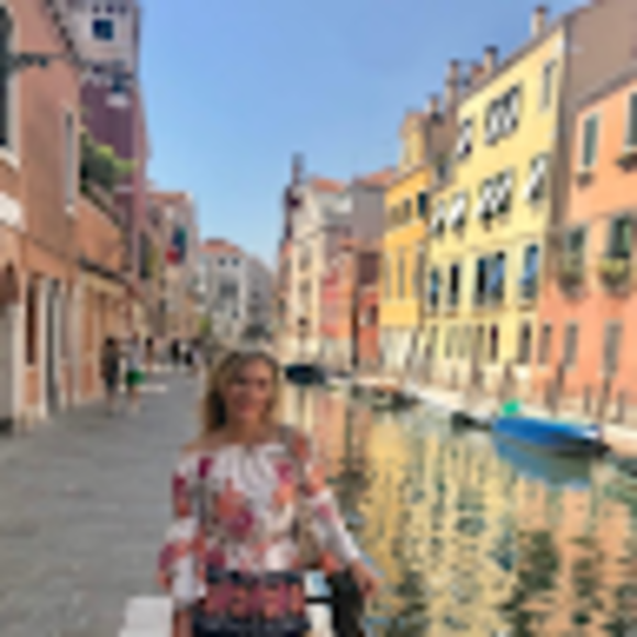 Profile Picture of Stacy Fritzinger (@ruby2posh) on Poshmark