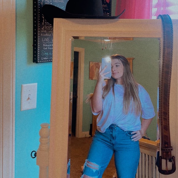 Profile Picture of Mischa Loflin (@mischa_loflin) on Poshmark