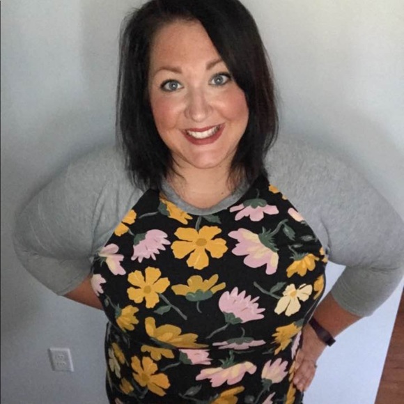 Profile Picture of Kellie Slaven (@slavenkl) on Poshmark