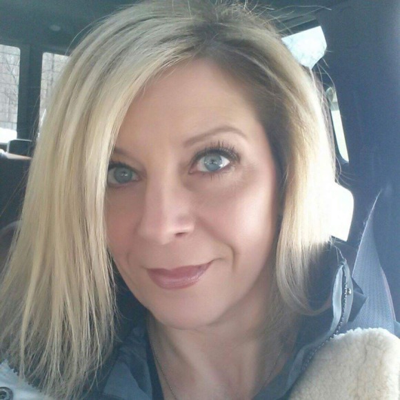 Profile Picture of Caryn Paradis (@angelsparadis) on Poshmark