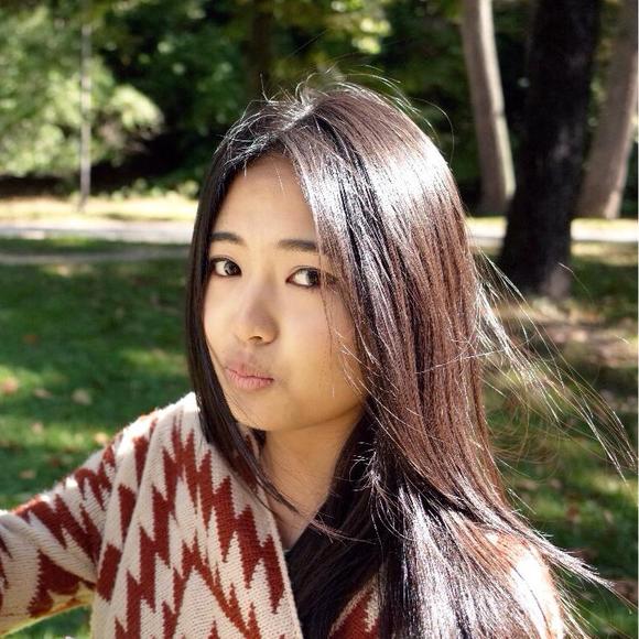 Profile Picture of Yujia Zhai (@lemonyujia) on Poshmark