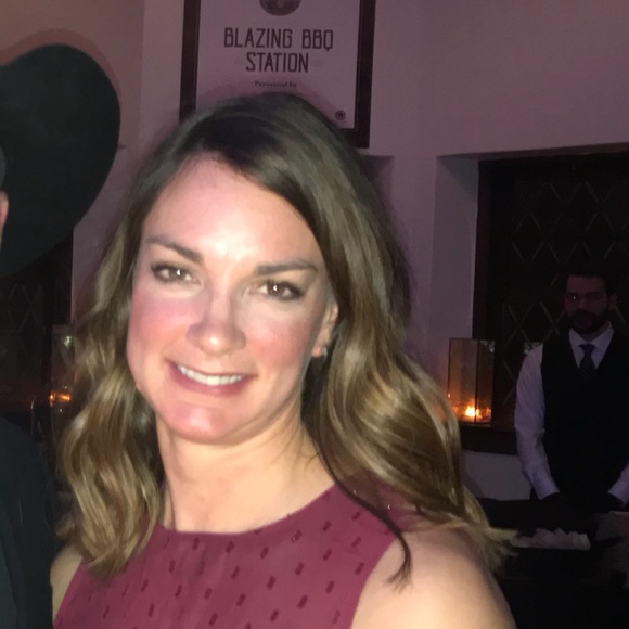 Profile Picture of Amanda Gernert (@agernert1) on Poshmark