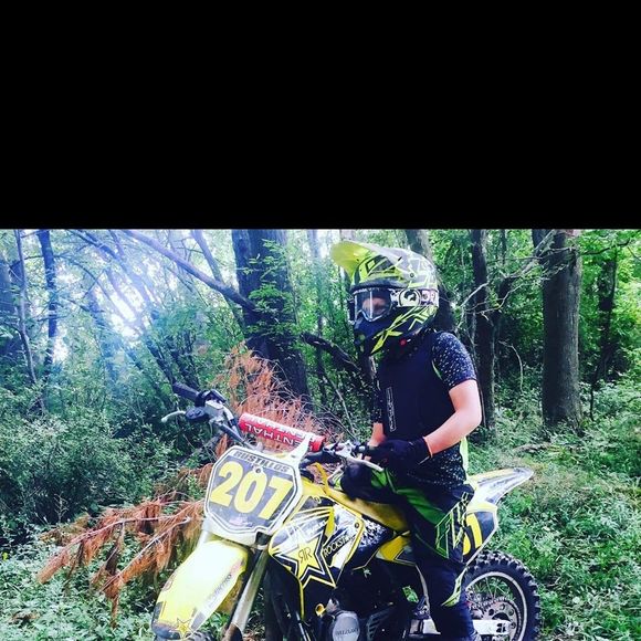 Profile Picture of Shade Suess (@sjsuess5) on Poshmark