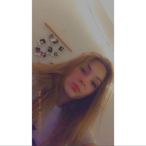 Profile Picture of Kobey Mojzis (@kobeymojzis) on Poshmark