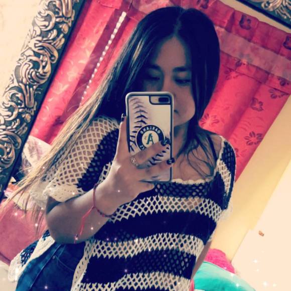 Profile Photo of Sara Hernandez (@sarahernande239) on Poshmark