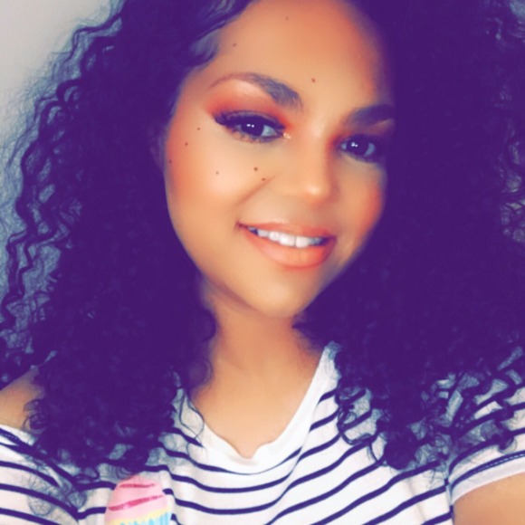 Profile Picture of Charnita Turney (@charnita_turney) on Poshmark