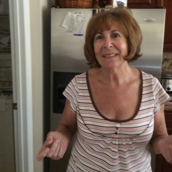 Profile Picture of Sandra Mackler (@sandracohen23) on Poshmark