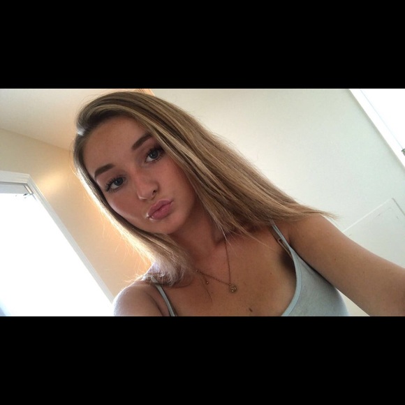 Profile Picture of Sophie Leiendecker (@sophie_leiendec) on Poshmark