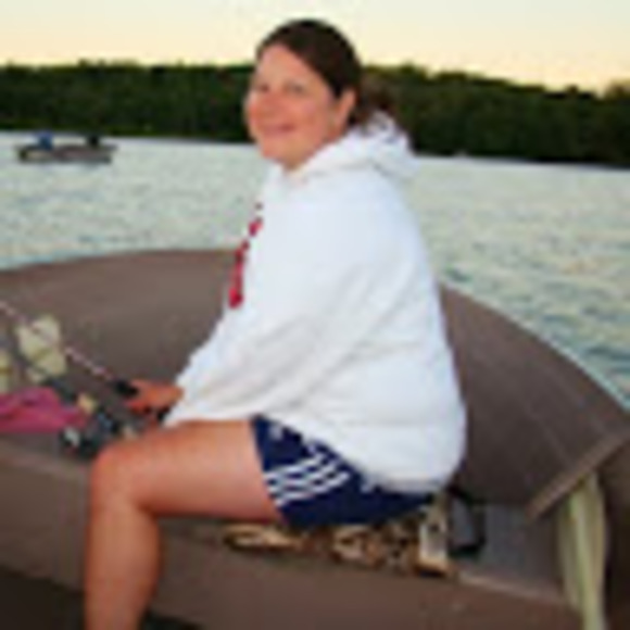 Profile Picture of Kate Finn (@kefinn79) on Poshmark