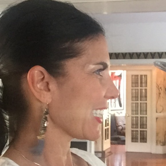 Profile Picture of Julie Kominsky (@juliebshop) on Poshmark
