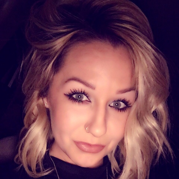Profile Picture of Toni Sperry (@tonisperry00) on Poshmark
