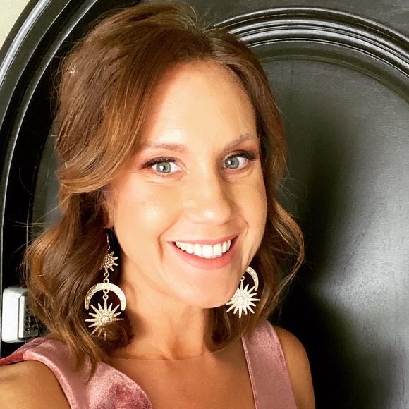 Profile Picture of Jamalyn Cain (@jamalynbowen) on Poshmark