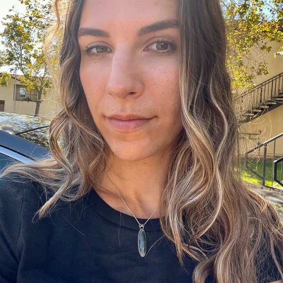 Profile Picture of Amelia Duffy (@ameliaglenday) on Poshmark