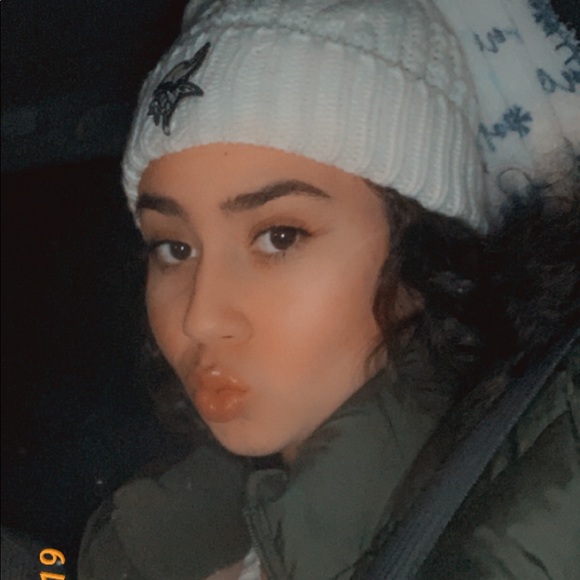 Profile Picture of Valentina Lamela (@vale00) on Poshmark