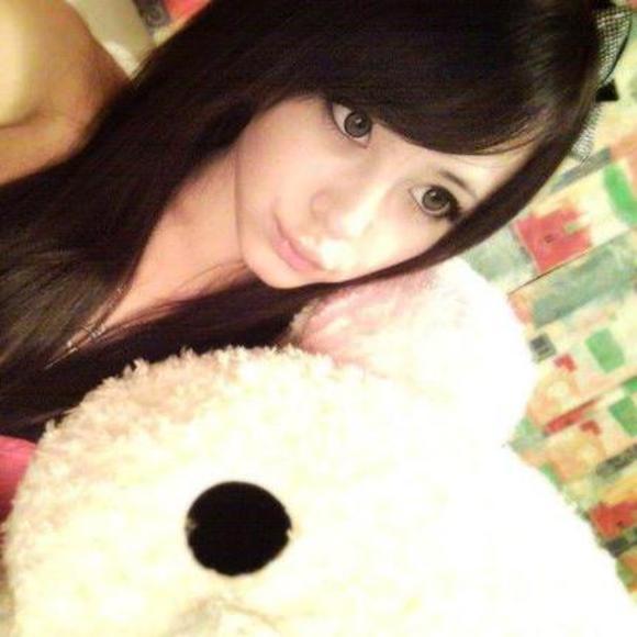 Profile Picture of Stephanie Slaney (@s_slaney) on Poshmark