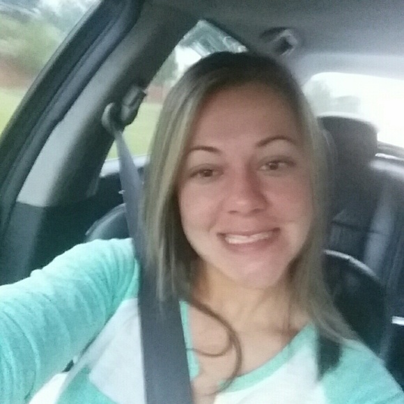 Profile Picture of Kimberly Kaczmarczyk (@kimmik87) on Poshmark