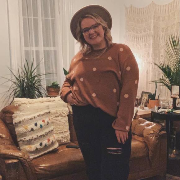 Profile Picture of Carlie Lampkin (@lampkincarlie) on Poshmark