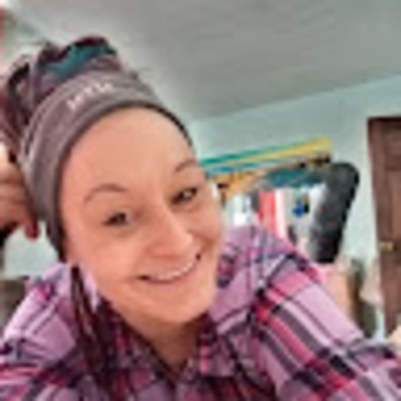 Profile Picture of Heather Cockerham (@beautifulfidea2) on Poshmark