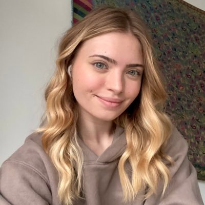Profile Picture of Julia (@JuliaCarbone1) on Twitter
