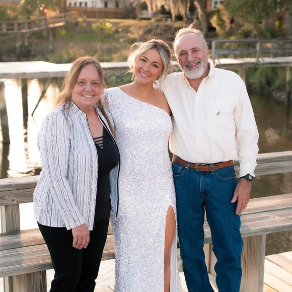 Profile Picture of Lisa Schoch (@lisaschoch) on Poshmark