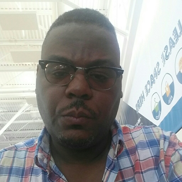 Profile Picture of Ralph Taylor (@rtaylor71) on Poshmark