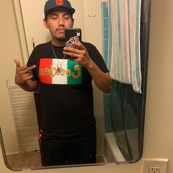 Profile Picture of Felix Gutierrez (@felixgutierr346) on Poshmark