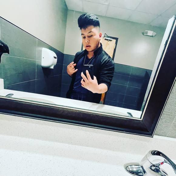 Profile Picture of Rolax Váskez (@rolaxv) on Poshmark