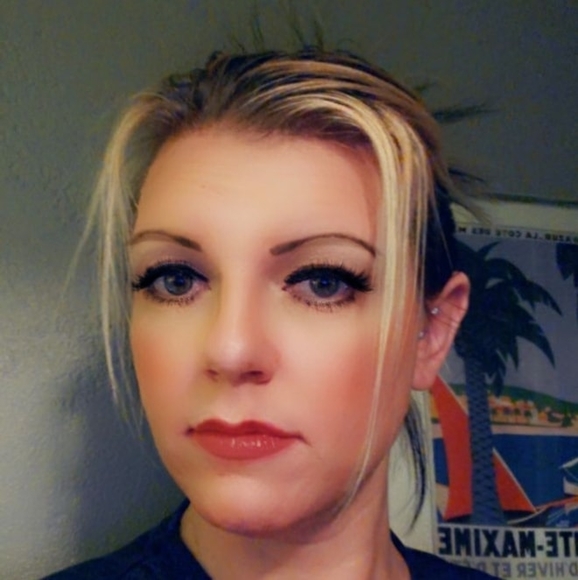 Danielle Stefania - Poshmark Profile Picture of Danielle Stefania (@d_stefania) on Poshmark