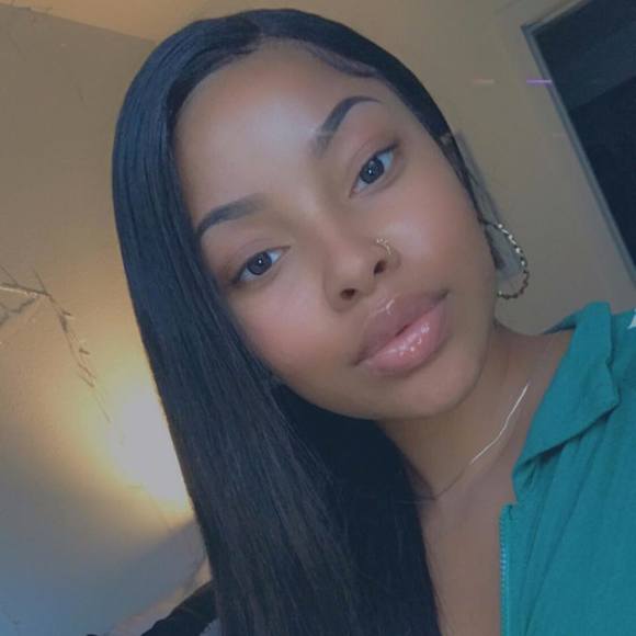 Profile Picture of Lonnesha White (@lonnesha) on Poshmark