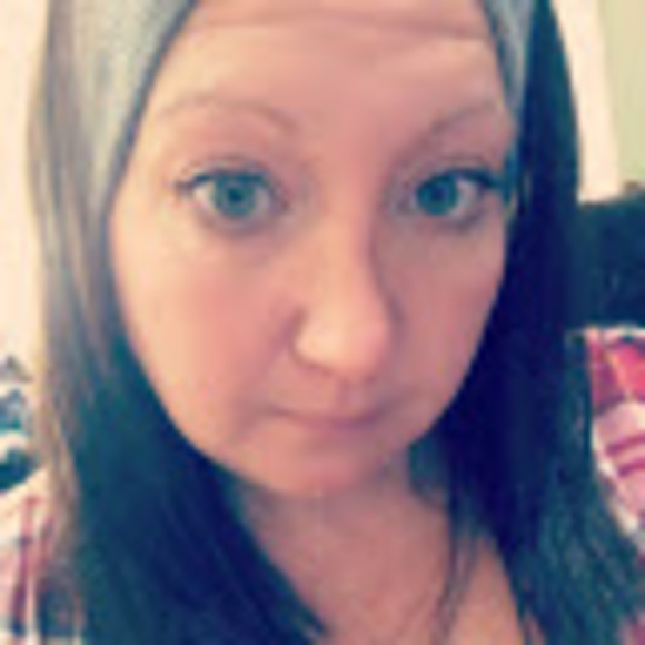 Profile Picture of Julie Chilkotowsky (@jchilkotowsky) on Poshmark