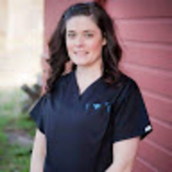 Profile Picture of Jennifer Cramer (@jennifercram432) on Poshmark