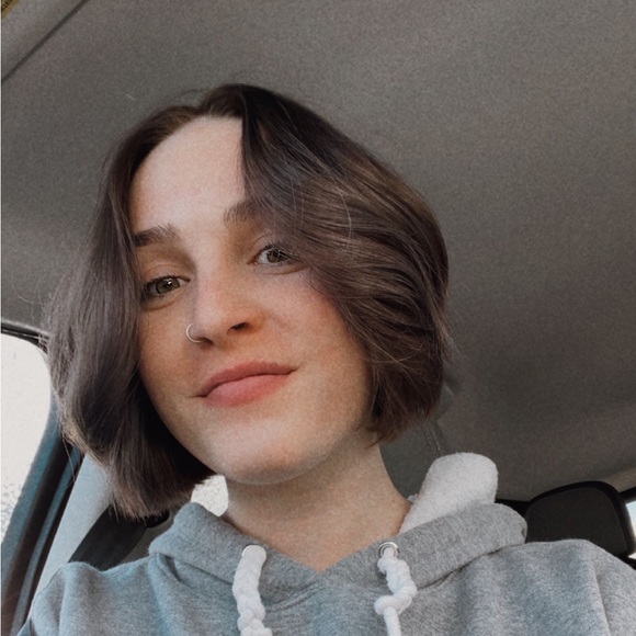 Profile Picture of Jess Stefonowicz (@jtstef) on Poshmark