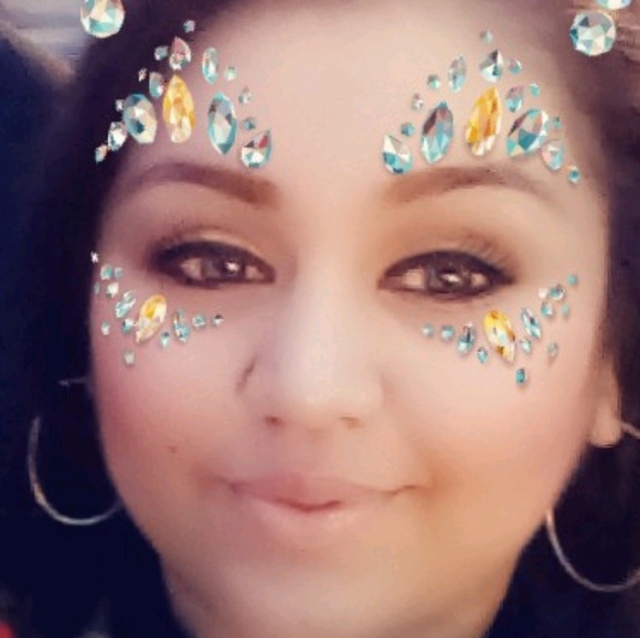 Profile Picture of Lorena Salinas (@lorie_23) on Poshmark