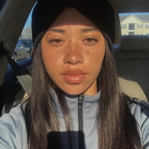 Profile Picture of Ariel Terrell (@arielterrell96) on Poshmark