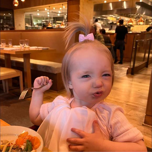 Profile Picture of Anna Persky (@apersky1022) on Poshmark